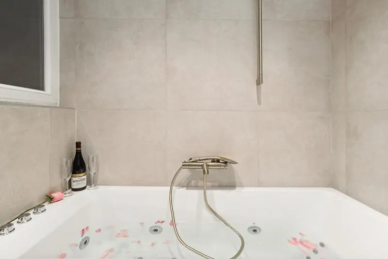 Lavie Maison Hot Tub And Ac Near Arc De Triomphe Paris